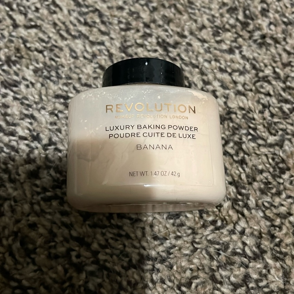 Revolution Luxury Baking Powder
